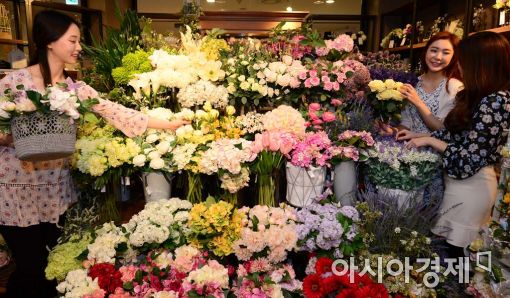 [포토]형형색색 꽃 장식으로 봄준비 하세요 