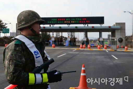 북한이 11일 개성공단 출입계획에 동의했다. 이날 오전 9시부터 도라산 남북출입사무소(CIQ)를 통한 남측 인원의 개성공단 출입경이 이뤄졌다.