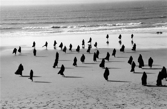 쉬린 네샤트 Shirin Neshat_황홀 Rapture_1999