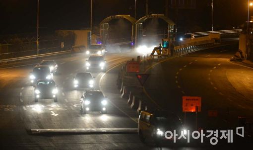 [포토]불 밝힌 마지막 입경 행렬 