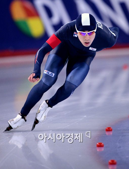 이승훈, 빙속 세계선수권 팀추월 도중 넘어져 병원 이송
