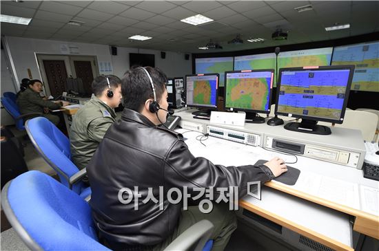 한눈에 보는 남북전투기 공중전… 핵시설 원점타격도 가능