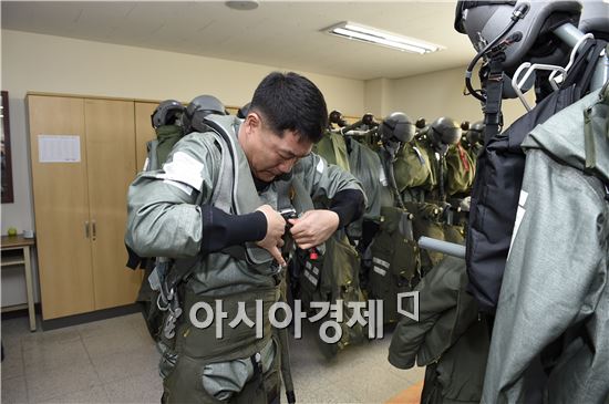 한눈에 보는 남북전투기 공중전… 핵시설 원점타격도 가능