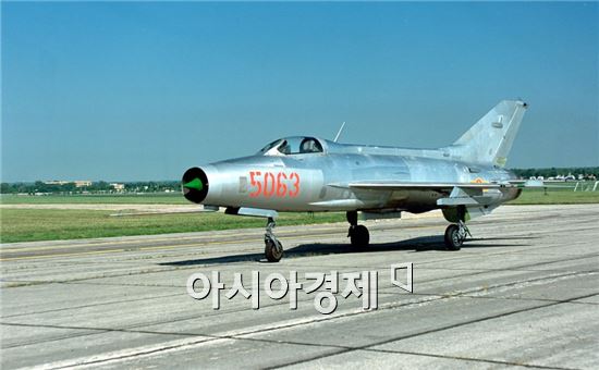 북한 주력 전투기인 미그-17, 미그-21은 구 소련에서 1960년대 생산된 전투기로 낙후된 기종이다.  