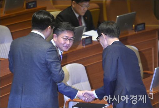 홍용표 '北자금' 논란 종지부?..."임금, 핵·미사일에 사용"