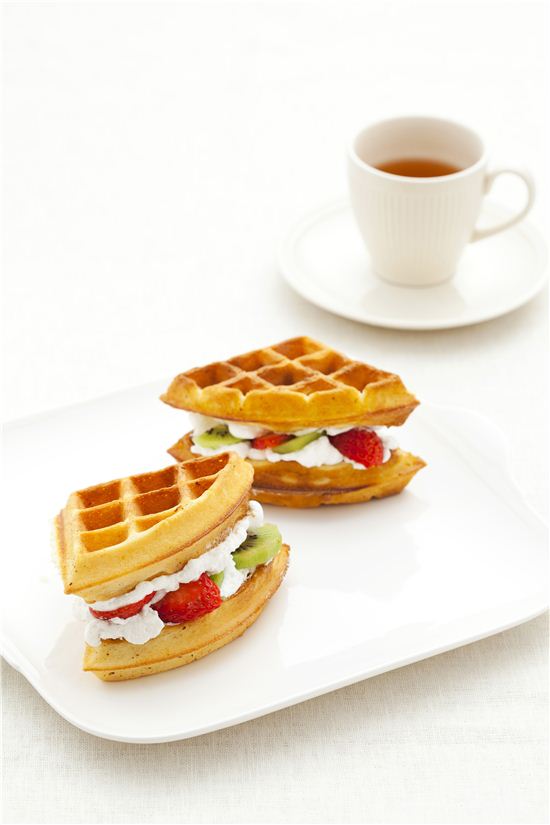 [브런치와 간식사이] 벌집모양 속에 담긴 맛있는 이야기, 와플(Waffle)