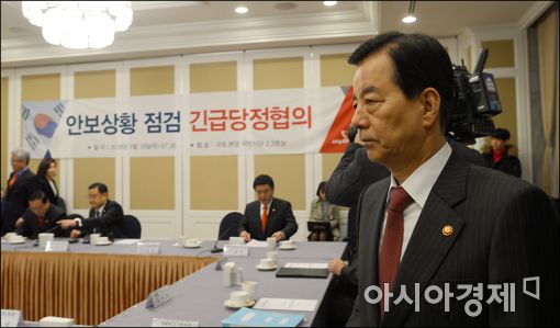 [포토]한민구 국방장관, 긴급 안보당정 참석