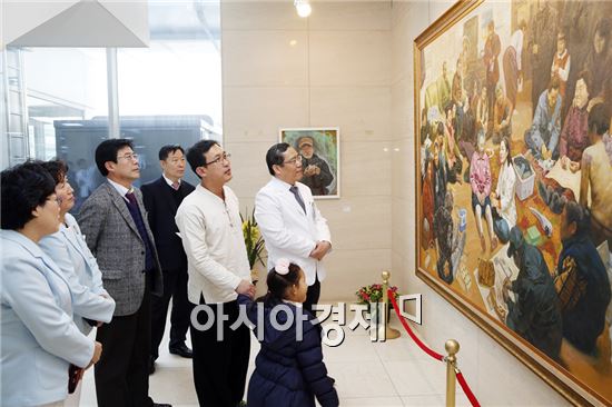 전남대학교병원이 서양화가 김우성 작품전을 이달 28일까지 병원 1동 로비 CNUH갤러리에서 개최한다.
