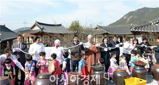 [포토]광주 남구, 제13회 전통 장 담그기 행사 개최