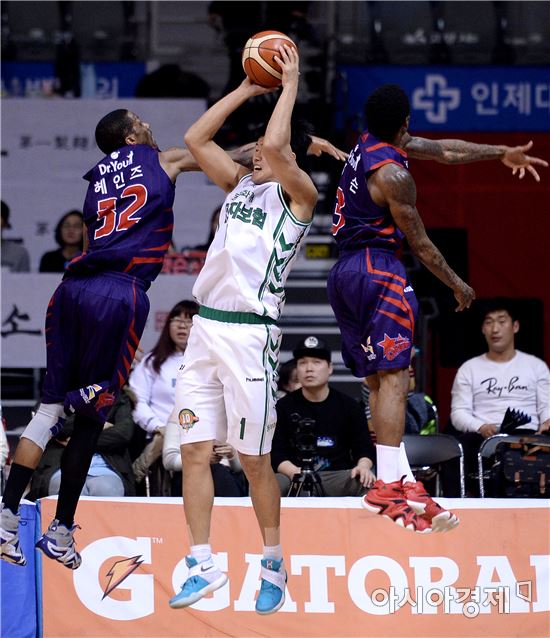 [포토]한정원, '슛을 할 수가 없어'