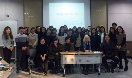 미국 South Carolina 대학 교수 Dr. Nancy Brown이 ‘알콜, 약물 등 중독 가정 아동청소년 지원을 위한 상담기술’을 주제로 강연을 진행했다. 
