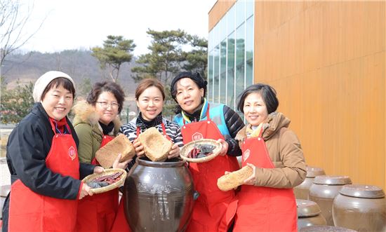 샘표, ‘전통 장 담그기’ 행사 개최