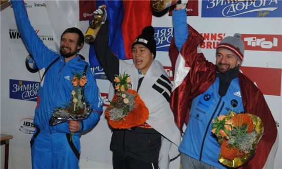 윤성빈, 스켈레톤 세계선수권 은메달…아시아 역대 최초