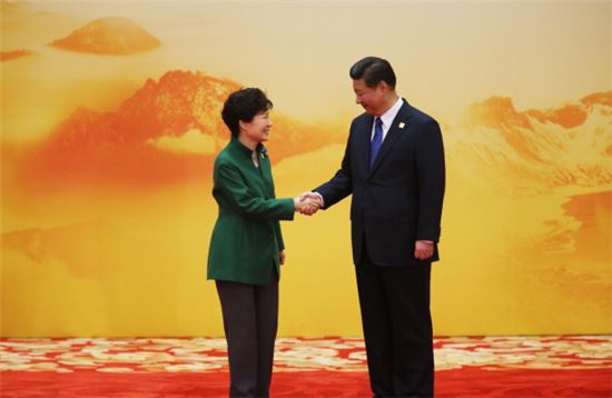 박근혜 대통령(왼쪽)과 시진핑 중국 국가주석. (사진=청와대)