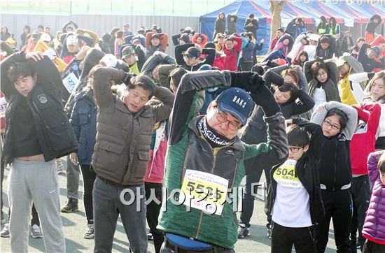 [포토]장흥 마라톤 참가자들~몸 부터 풀어볼까