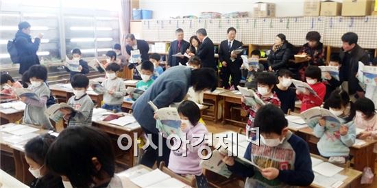 곡성교육지원청(교육장 박찬주)은  지난  2월 13일부터 3박 4일간 교육장, 군수, 군의회 의장을 포함한 업무관계자 13명이 일본 아키타현의 교육현장을 방문했다