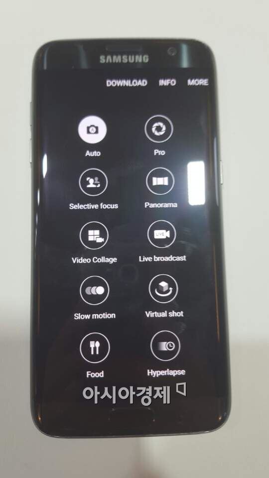 [MWC2016]갤럭시S7 첫 느낌은…"매끈한데?"