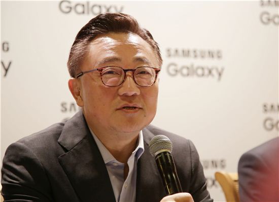 고동진 "삼성 무선 직원들 '21세기 장인'…S7 자신한다"(종합)