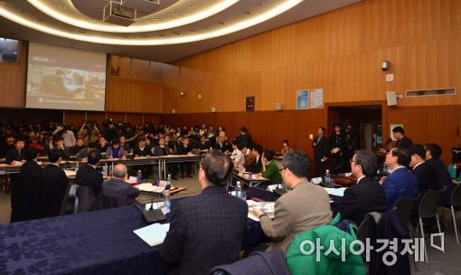 [포토]인산인해 이룬 서울시 공개 규제 법정 