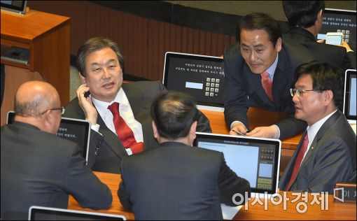 [포토]'본회의 언제 개회 하나?'