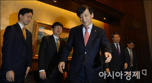 [포토]이주열 총재, 경제동향간담회 참석