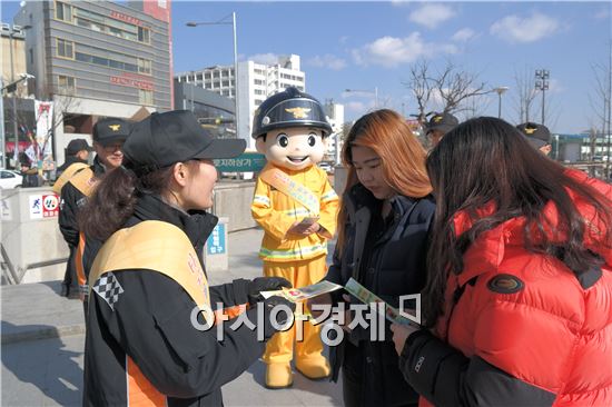 광주시 동부소방서, 자동제세동기(AED) 홍보 캠페인 펼쳐  