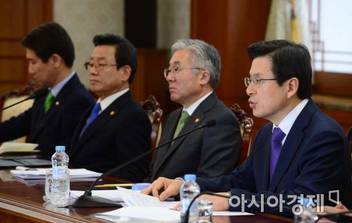 [포토]국가정책조정회의 주재하는 황교안 총리 