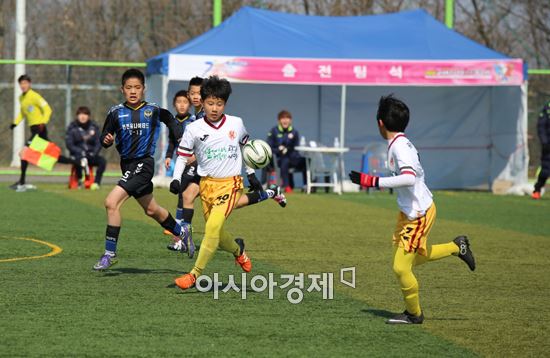 광주FC U-12팀이 전북 군산서 열리고 있는 금석배 전국 축구대회에서 막강한 전력을 과시하며 대망의 결승전에 진출했다. 사진=광주FC U-12