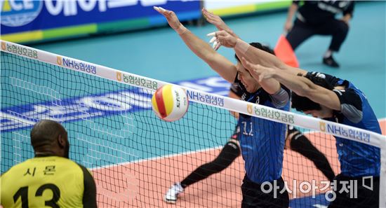 [포토]최민호 '시몬, 내 블로킹에 딱 걸렸어'