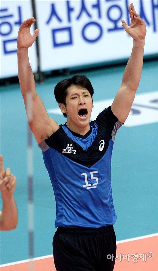 [포토]환호하는 문성민, '우승이 코앞에'