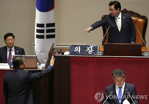 이석현 국회부의장, 조원진 새누리당 의원. 사진= 연합뉴스