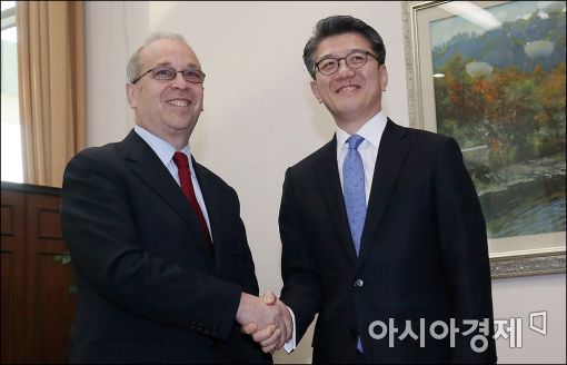 [포토]외교부 찾아간 러셀 美동아태차관보