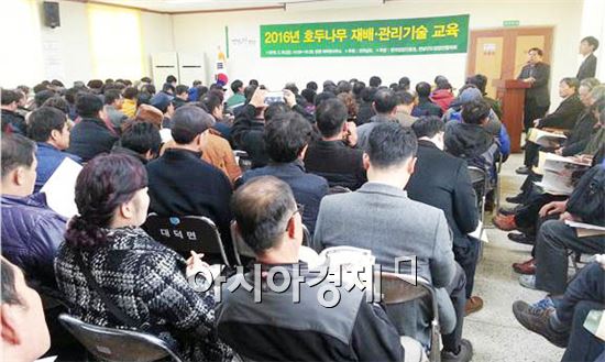 호두 재배·관리 기술교육, 전국서 교육생 몰려