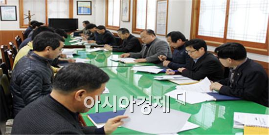 영암군은 지난 25일 김양수 부군수 주재로 국도비 공모사업 보고회를 가졌다. 