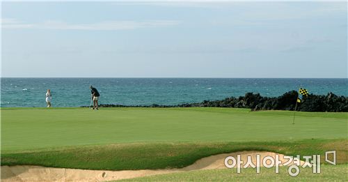 하와이 골프는 바람과의 싸움이다.