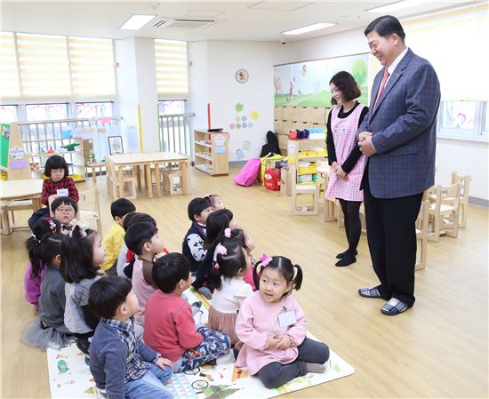 [포토]조길형 영등포구청장,선재 어린이집 방문 