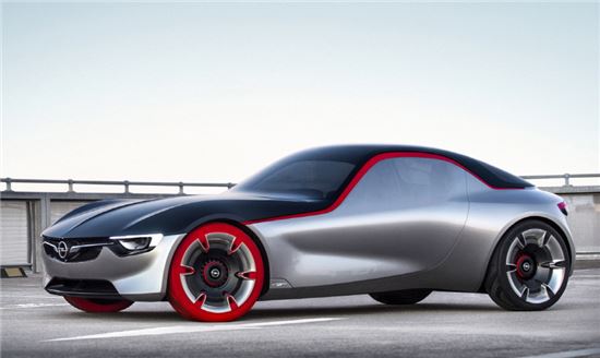 한국타이어의 미래형 콘셉트 타이어를 장착한 독일 오펠사의 '뉴 오펠 GT 콘셉트카' / 