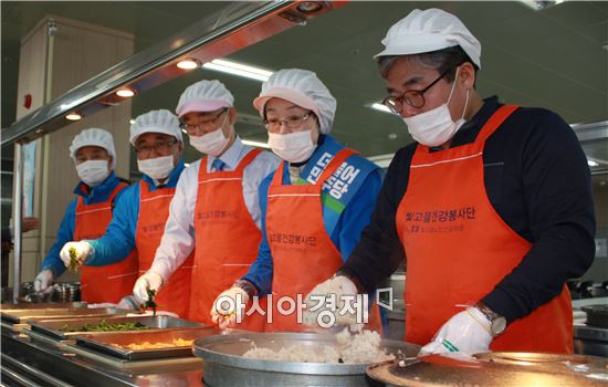 더민주 광주시당 “어르신께 지혜 구하는 정당 될 터”