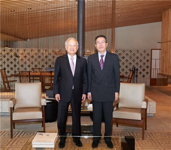 (왼쪽부터)손경식 CJ주식회사 회장, 우다웨이 중국 외교부 한반도 사무특별대표