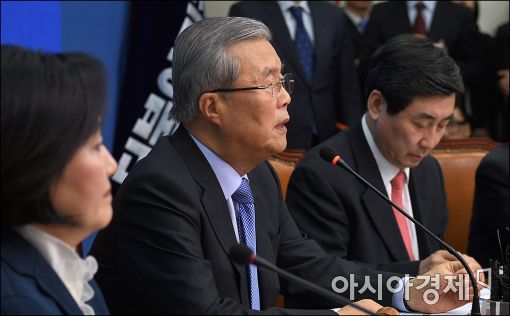 김종인, 필리버스터 의원들에 선물·편지 전달…"역사이자 쾌거"