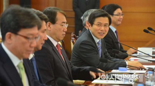 [포토]황교안 "인터넷·SNS 불법선거운동 집중 단속"