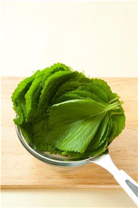 1. 깻잎은 씻어서 물기를 뺀다.