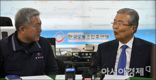[포토]의견 나누는 김종인 대표·김동만 위원장