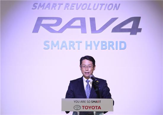 2016 올 뉴 RAV4 하이브리드 론칭행사에서 스마트경영에 대해 발표하고 있는 한국토요타 요시다 아키히사 사장 