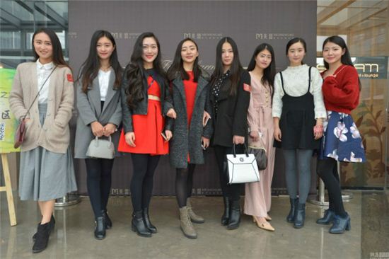 두바이 백만장자 소개팅 대회에 지원한 여성들. 사진=상하이스트 홈페이지 화면 캡처.