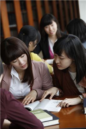 서울여대, "비싼 전공수업 교재 빌려드려요"