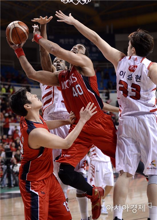 [포토]클라크, '꼭 넣고 말거야'