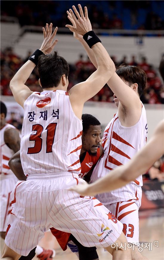 [포토]빅터, '나 좀 도와줘'