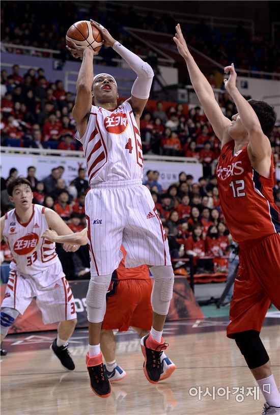 [포토]점프슛 시도하는 문태종