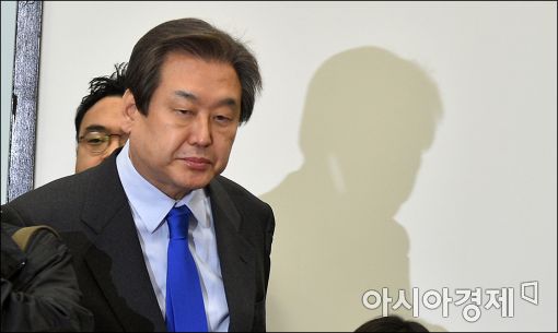 [포토]김무성, '죽여버리겠다' 막말 파문 속 회의 참석